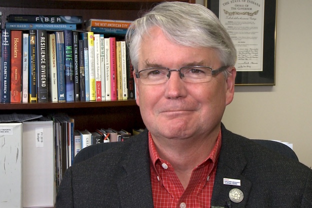 Mayor Wolfs Down Entire Bag of Smarties to Ease Fears of Eating&nbsp;Glass